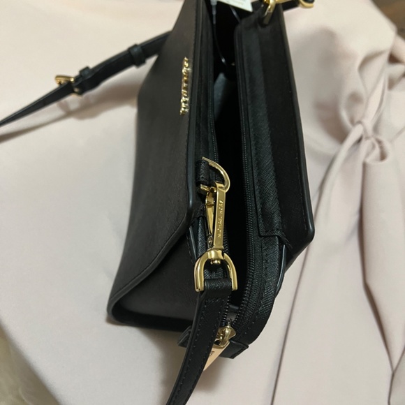 Michael Kors Purse - Picture 5 of 5